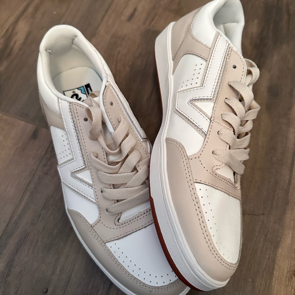 Never worn, Vans Beige and White Men's Sneakers COMFY CUSH style